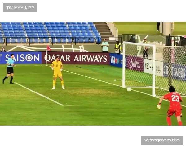 转播镜头聚焦：场边技术区实时显示双方门将扑救成功率对比