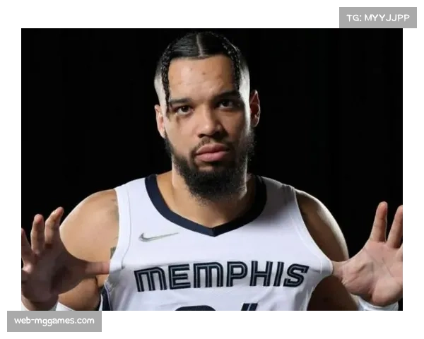 冲突瞬间:狄龙-布鲁克斯与追梦格林技术犯规后被驱逐 冲突瞬间:狄龙-布鲁克斯与追梦格林技术犯规后被驱逐